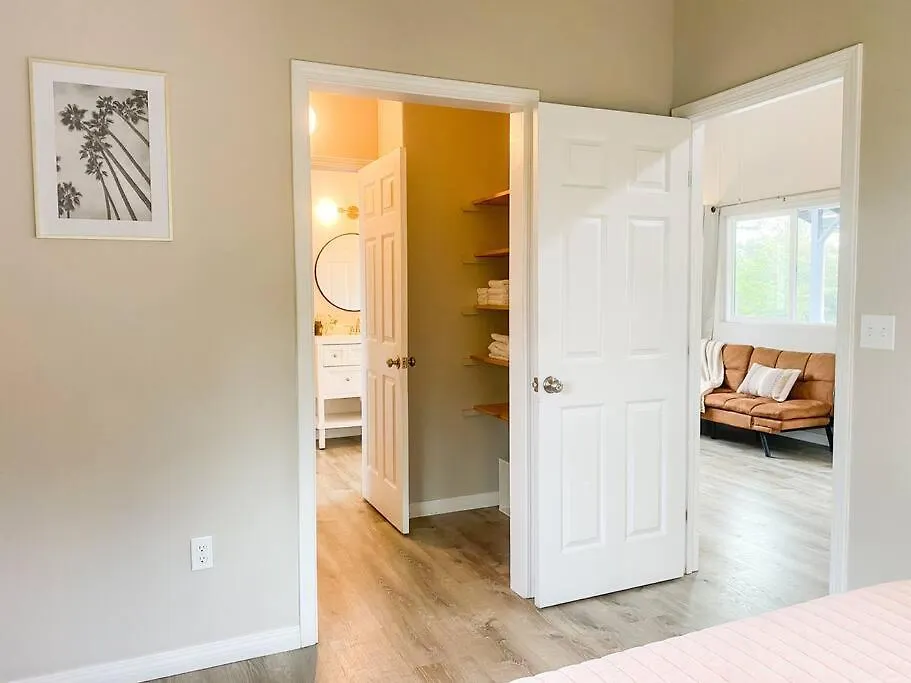 Hibiscus Hale, Full Kitchen, King Bed, Parking Apartment Keaau